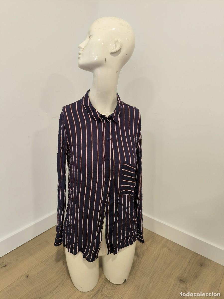D'Occasion: Camisa de Rayas Bershka Talla S &ndash; Marino con Raya Fina Blanca y Roja Manga Larga
