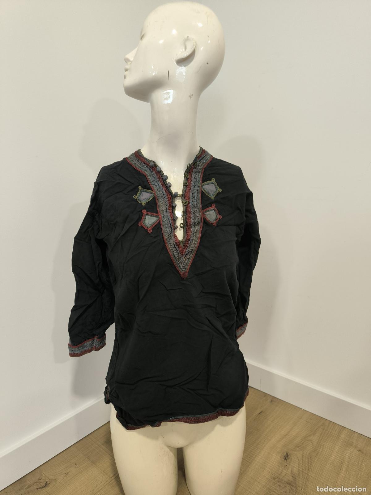Segunda mano: Blusa Mujer Negra Bordada Talla M &ndash; T&uacute;nica &Eacute;tnica con Escote en Pico