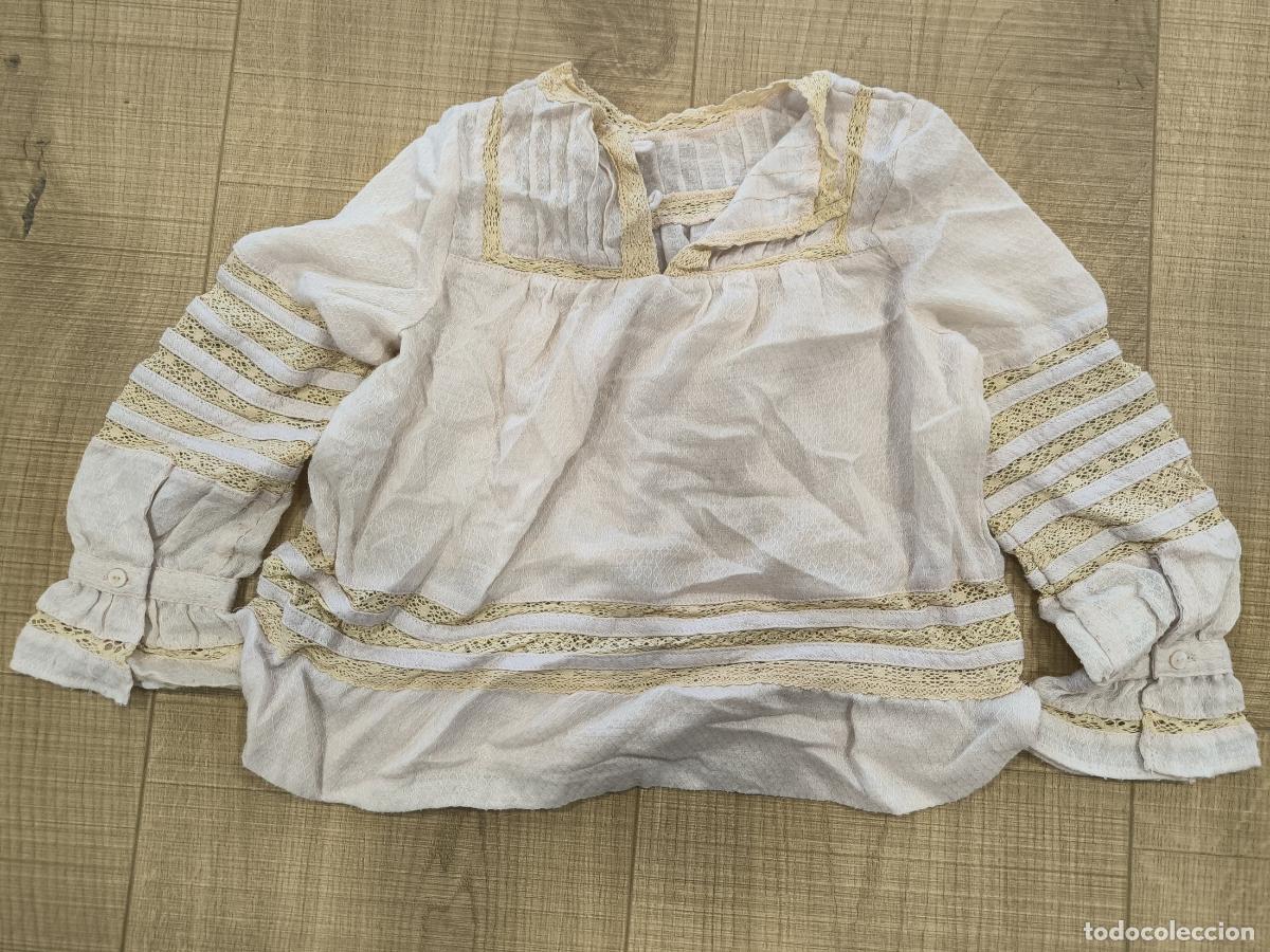 Segunda mano: Blusa Ni&ntilde;a Blanca Rom&aacute;ntica Talla Infantil &ndash; Puntilla y Manga Farol