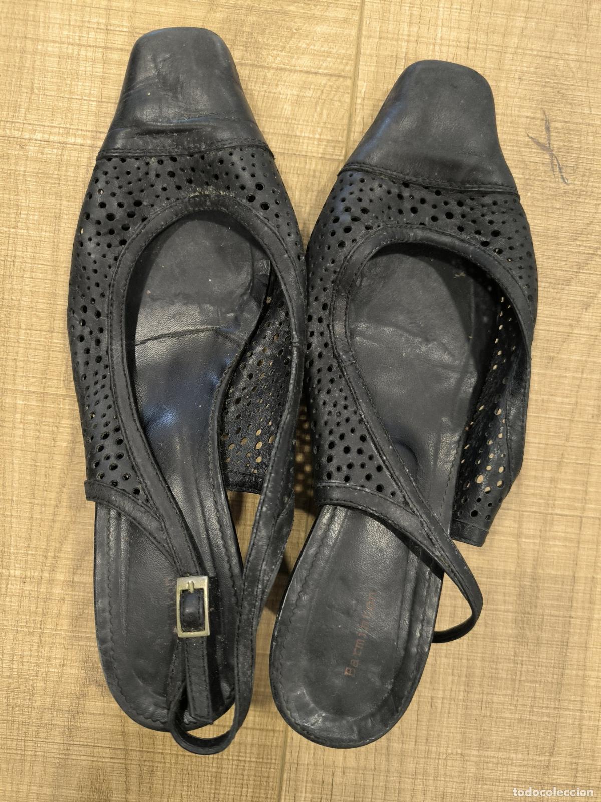 Segunda mano: Zapatos Mujer Piel Negros Talla 39 &ndash; Sal&oacute;n Destalonado con Tac&oacute;n y Troquelado
