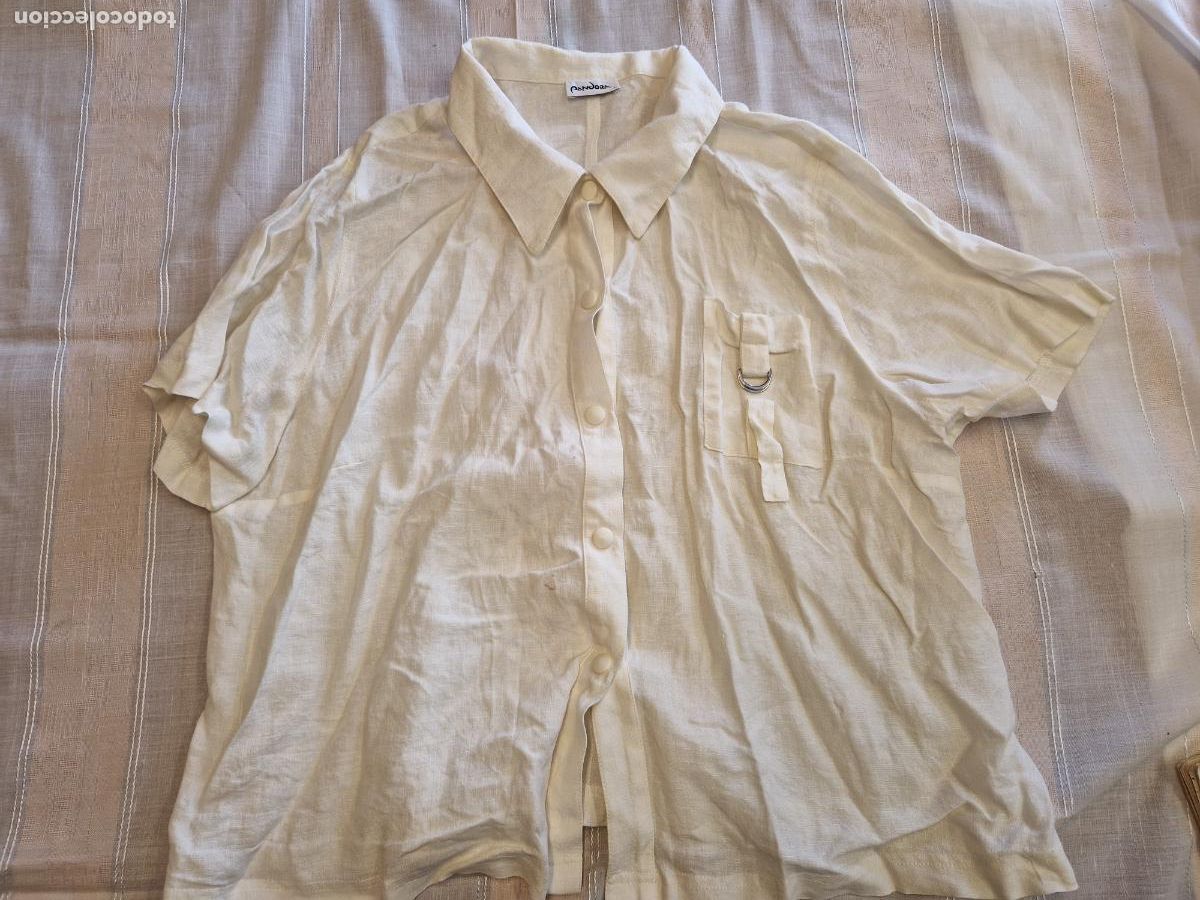 Segunda mano: BONITA BLUSA MANGA CORTA. COLOR BLANCO. TALLA L