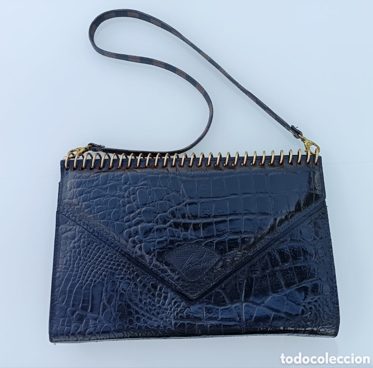 Segunda mano: Bolso vintage de piel grabado cocodrilo -Cierre de espiral &uacute;nico