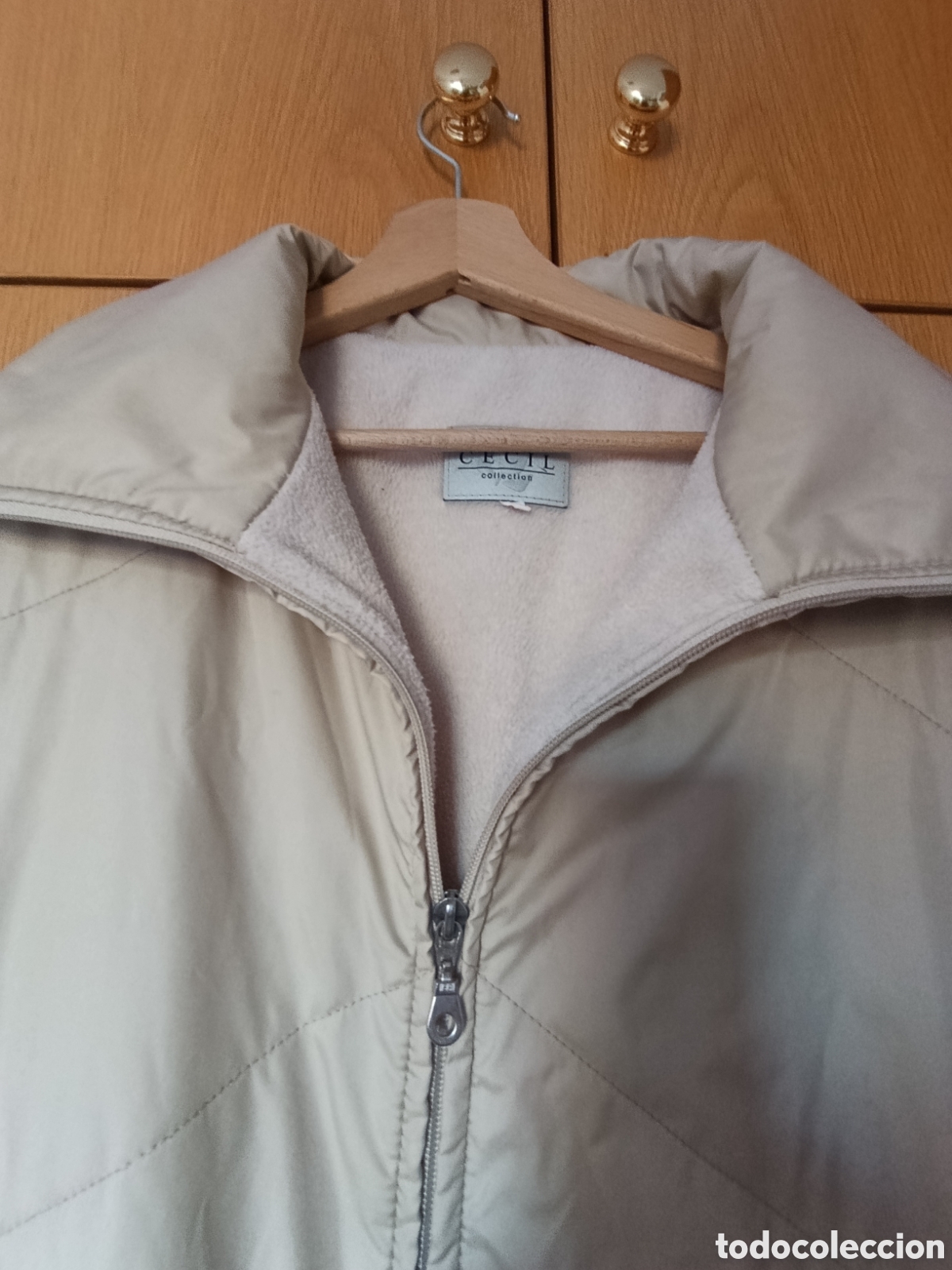 Segunda mano: Chaqueta acolchada color beig - Foto 3