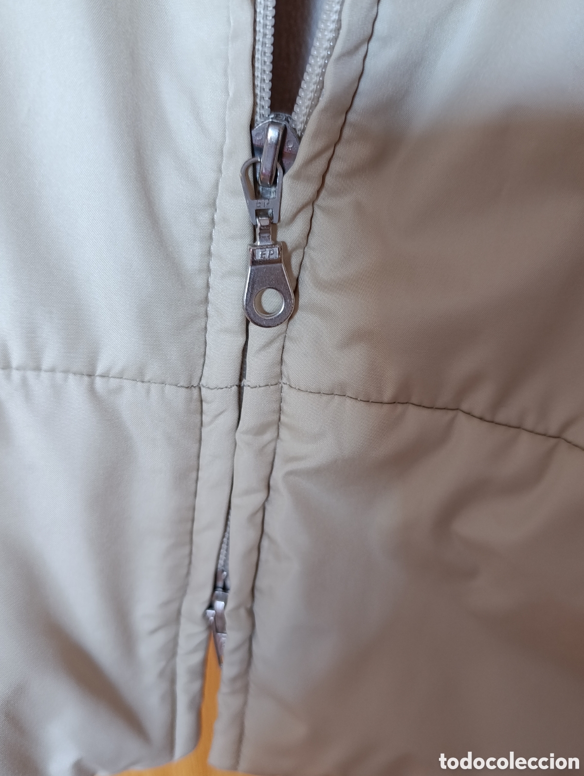 Segunda mano: Chaqueta acolchada color beig - Foto 11