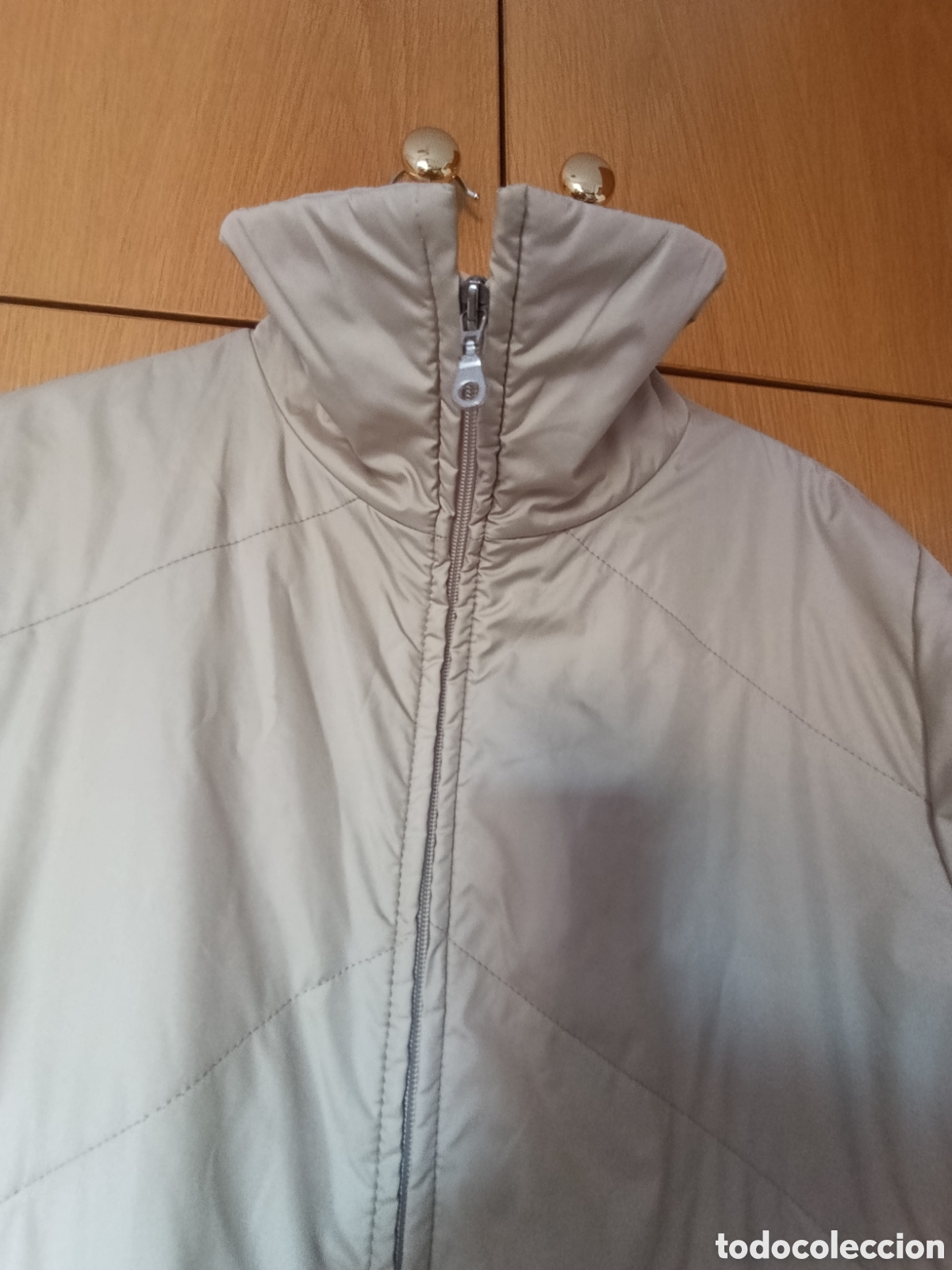 Segunda mano: Chaqueta acolchada color beig