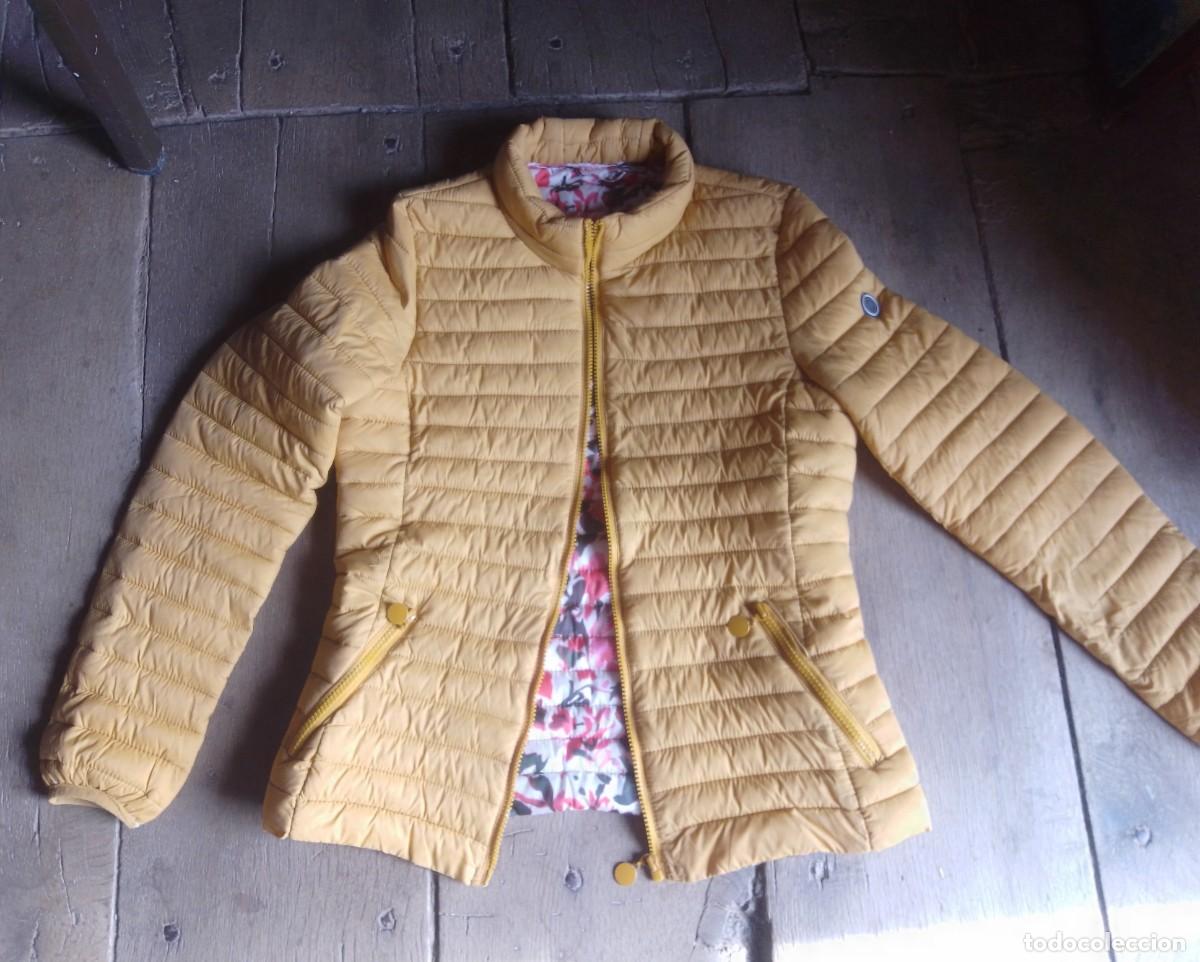 Segunda mano: Chaqueta acolchada, tipo plumas sint&eacute;tico. Abrigo, cazadora. Amarillo mostaza. Bilin.Talla M