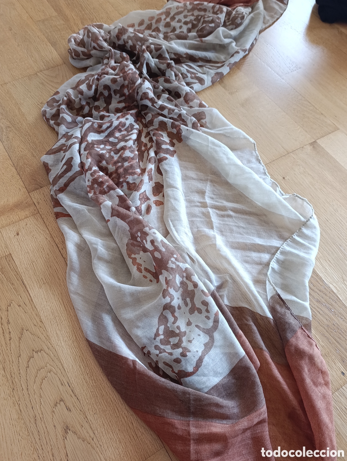 Segunda mano: Pa&ntilde;uelo, foulard muy grande