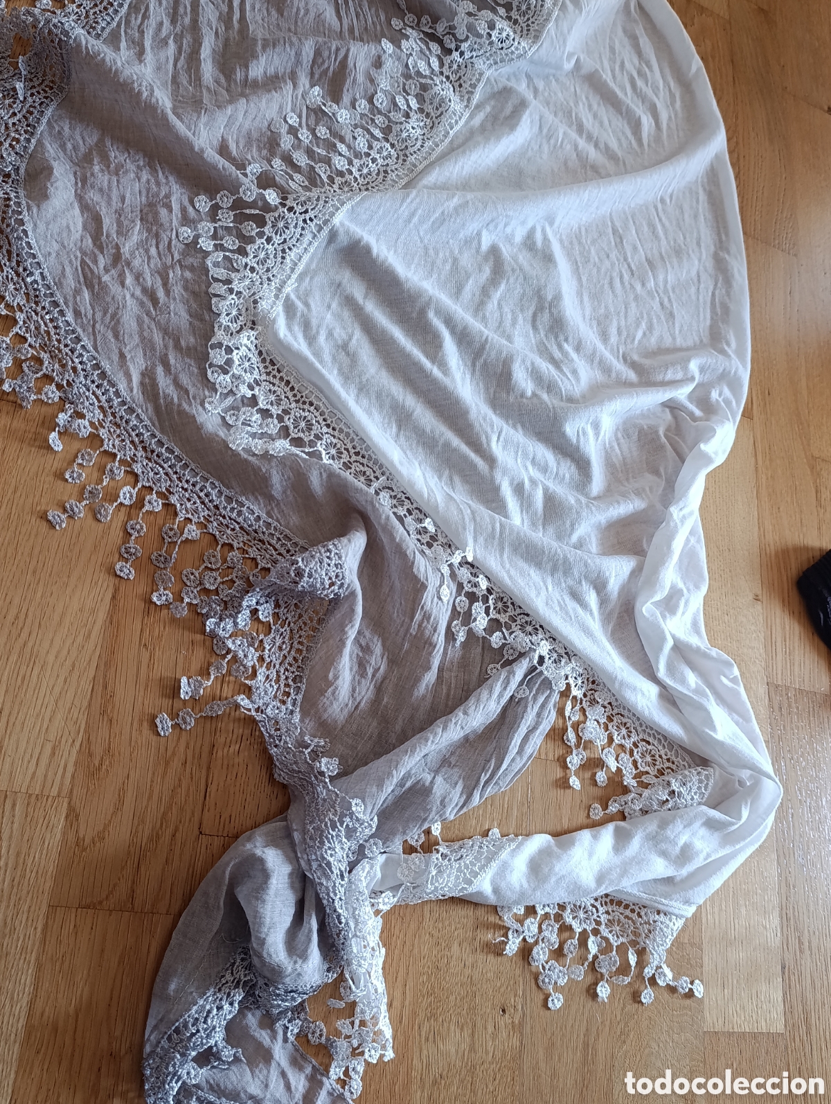 Segunda mano: Lote 2 pa&ntilde;uelos Blanco y gris - Foto 4