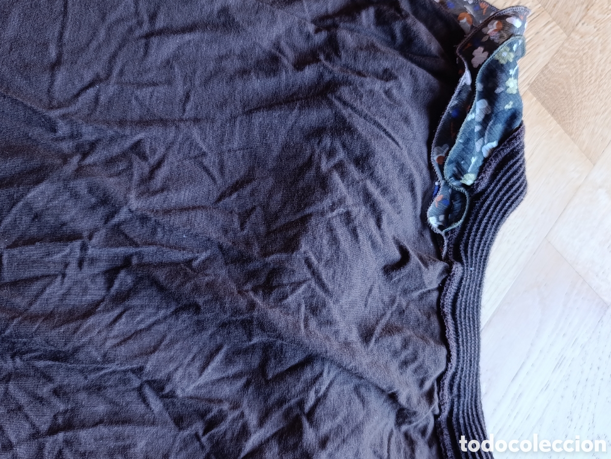 Segunda mano: Camiseta marron con detallets estampados - Foto 5