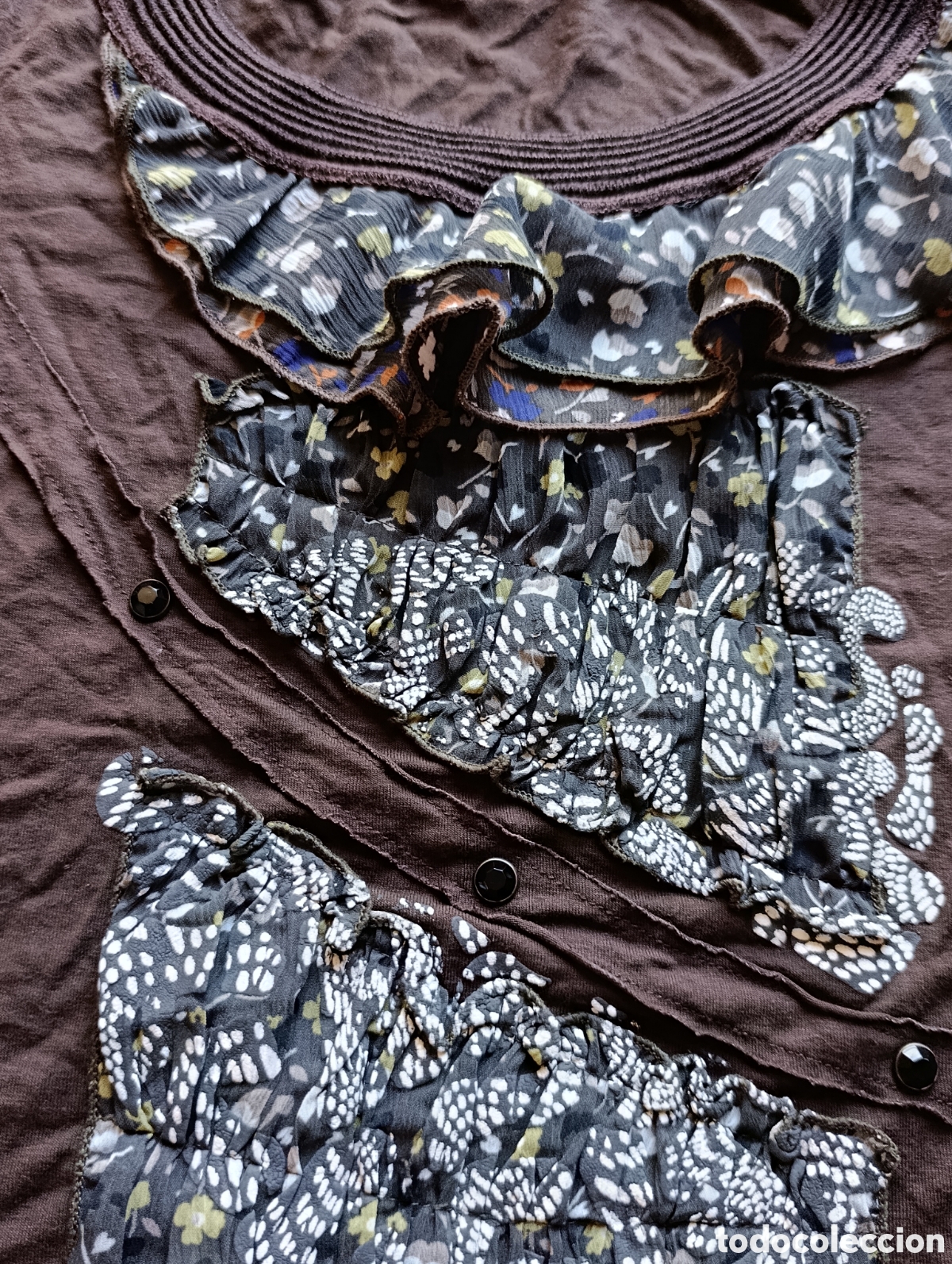 Segunda mano: Camiseta marron con detallets estampados - Foto 7