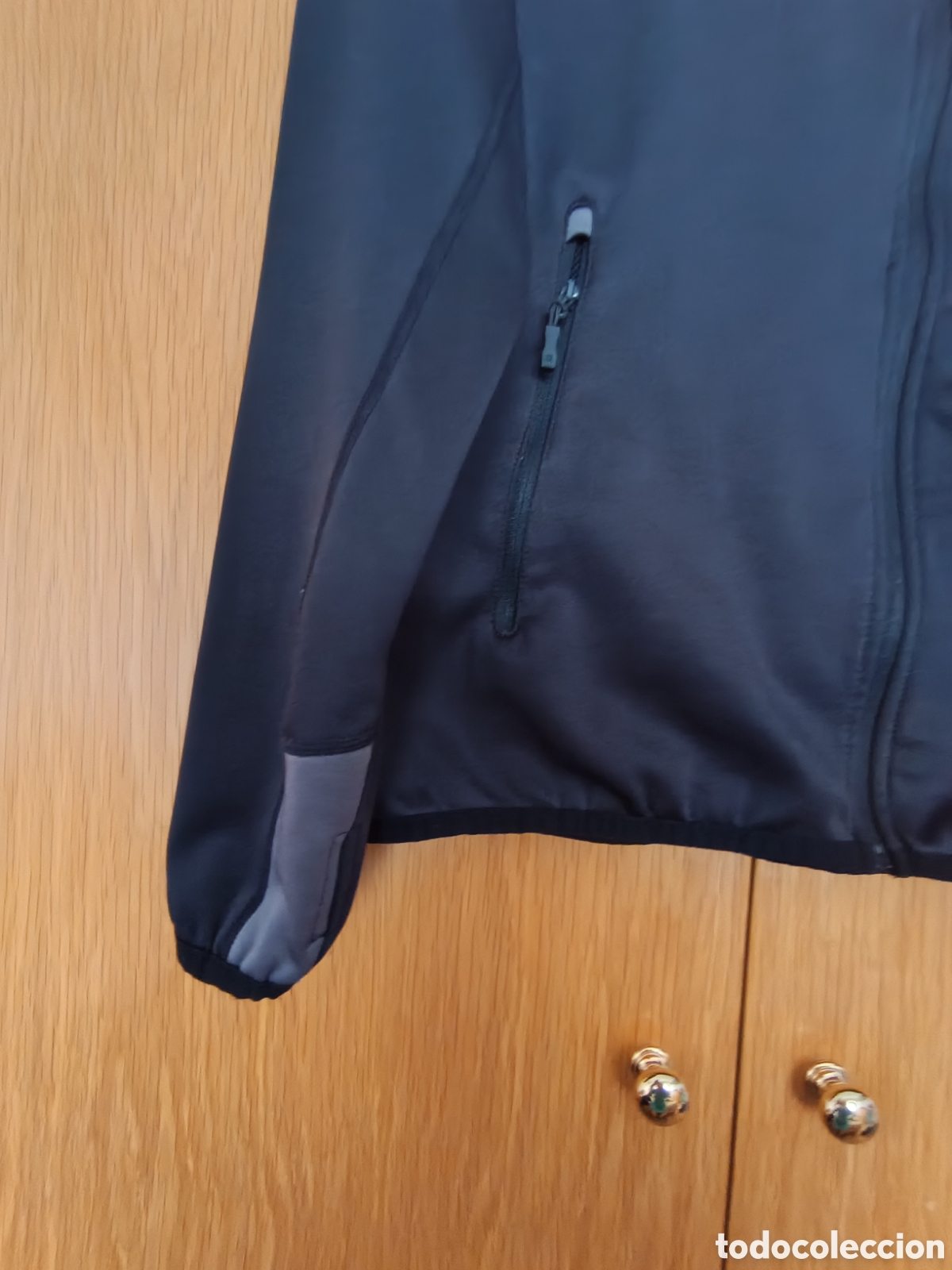 Segunda mano: Chaqueta de hombre IZAS negra