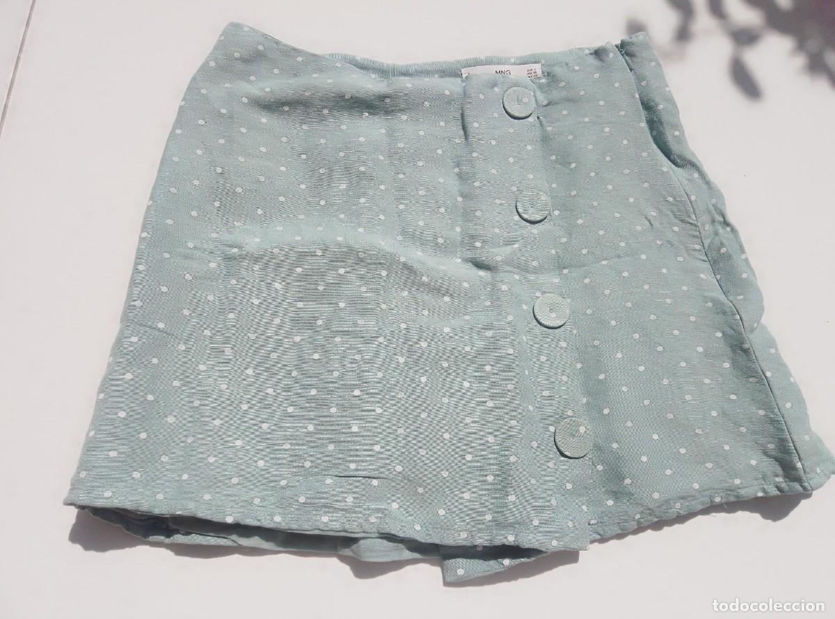 Segunda mano: Minifalda con lunares blancos sobre fondo verde. Mango. Talla S
