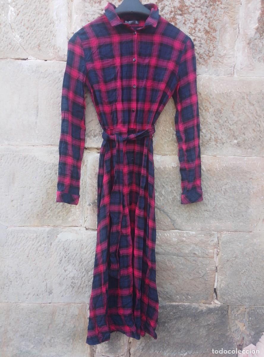 Segunda mano: Vestido camisero largo de cuadros. Manga larga. Bershka. Talla S