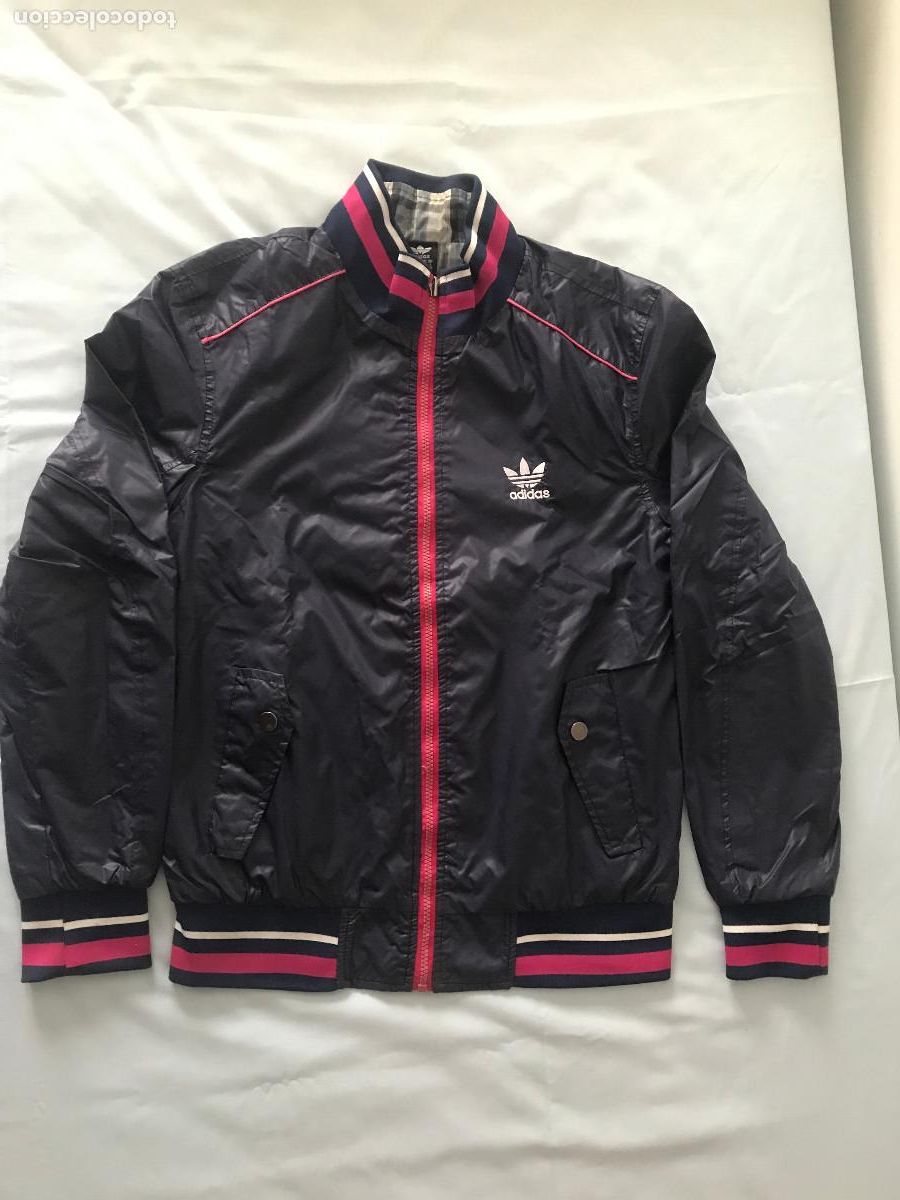 Segunda mano: Cazadora hombre. R&eacute;plica de Adidas. Talla L