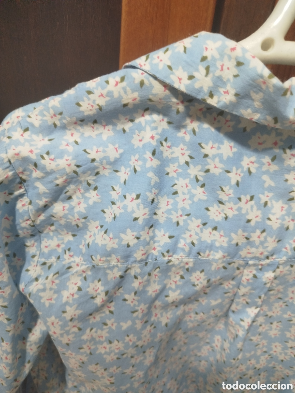 Segunda mano: Camisa xs azul con flores - Foto 5