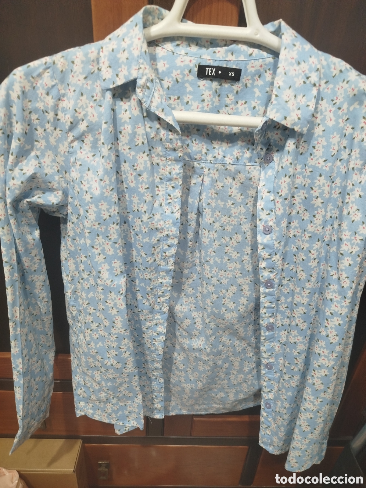 Segunda mano: Camisa xs azul con flores - Foto 1