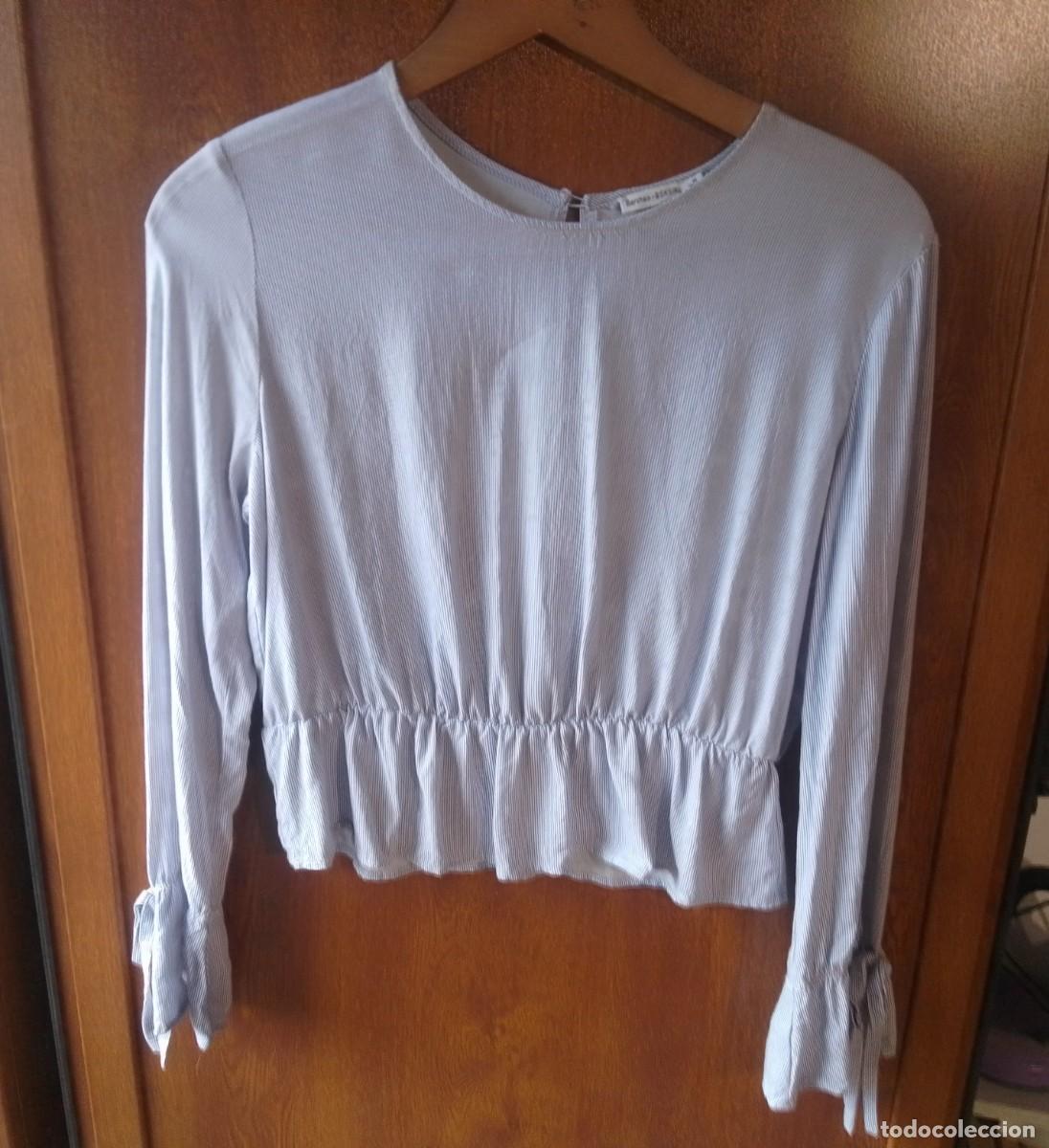 Segunda mano: Blusa camiseta top manga larga. Rayas azul y blanco. Bershka. Talla M