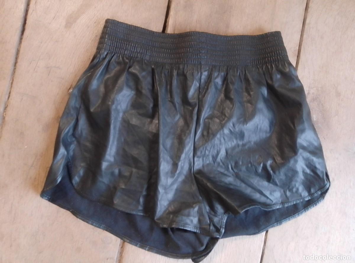 Segunda mano: Pantalones cortos shorts efecto piel. Negro. Talla M