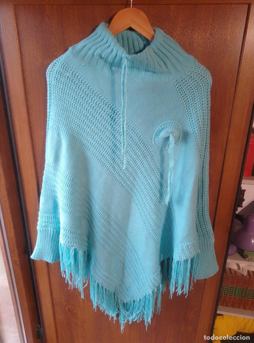 Segunda mano: Poncho de punto cuello ajustable con cord&oacute;n. Pu&ntilde;os. Turquesa