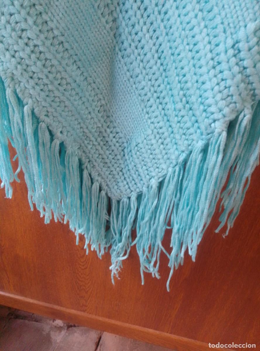 Segunda mano: Poncho de punto cuello ajustable con cord&oacute;n. Pu&ntilde;os. Turquesa - Foto 3