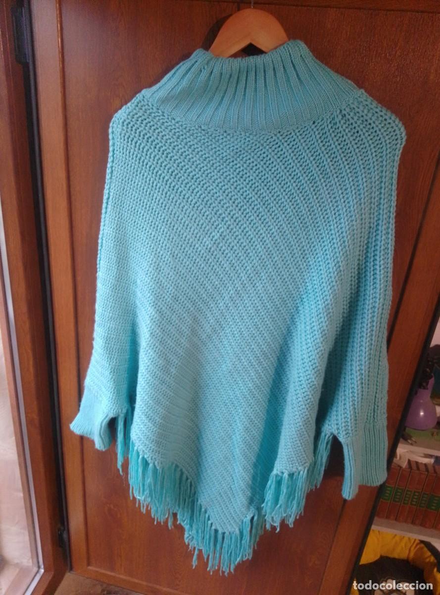 Segunda mano: Poncho de punto cuello ajustable con cord&oacute;n. Pu&ntilde;os. Turquesa - Foto 4
