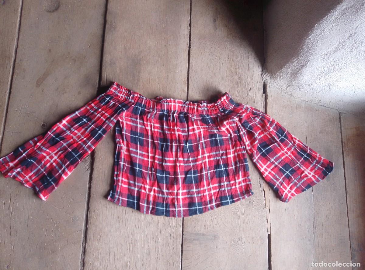 Segunda mano: Camiseta corta, hombros descubiertos de cuadros escoceses. Pull&Bear. Talla S