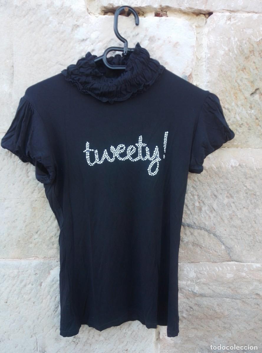 Segunda mano: Camiseta tweety Piol&iacute;n. Cuello alto manga corta abullonada. Talla M