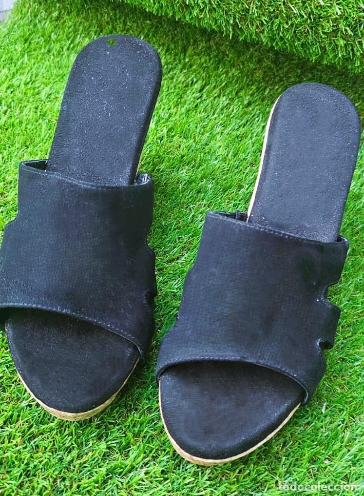 Segunda mano: Sandalias de cu&ntilde;a efecto corcho t.39 - Foto 2