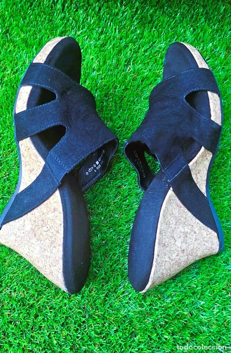 Segunda mano: Sandalias de cu&ntilde;a efecto corcho t.39 - Foto 3