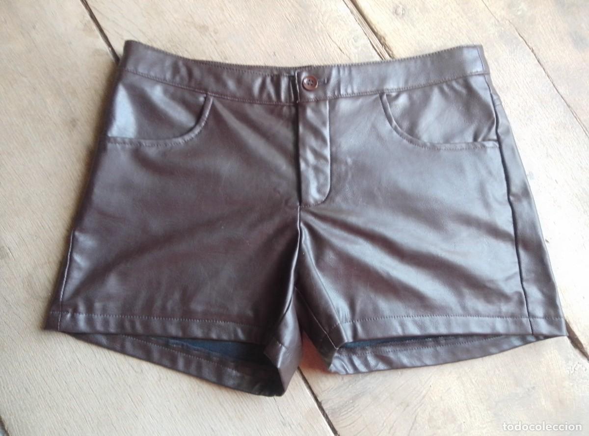 Segunda mano: Pantalones cortos, shorts de piel sint&eacute;tica. Marrones. Colecci&oacute;n casual by Venca. Talla 36