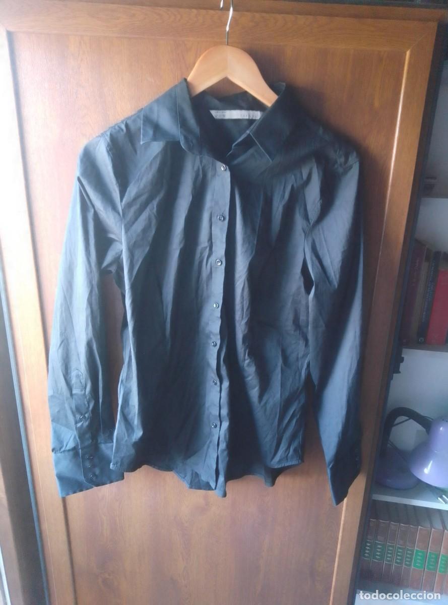 Segunda mano: Camisa negra manga larga lisa. B&aacute;sica. Zara. Talla XL