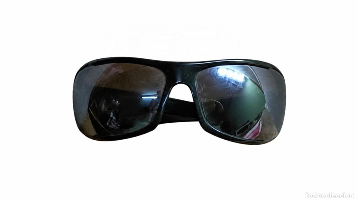 Segunda mano: GAFAS DE SOL OXYLANE 02901 - MONTURA NEGRA ENVOLVENTE - LENTES ESPEJO - CON FUNDA NEGRA Y PA&Ntilde;O