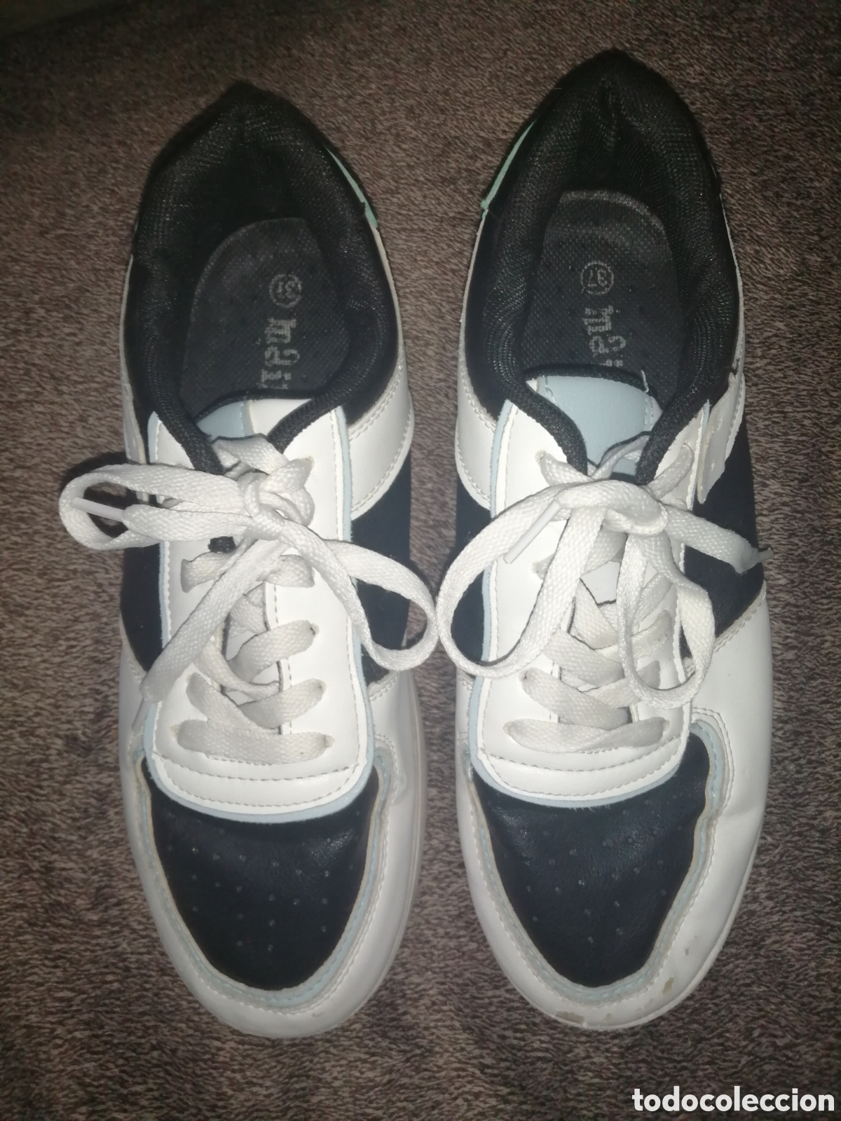 Segunda mano: Zapatillas deportivas blancas y negras talla 37