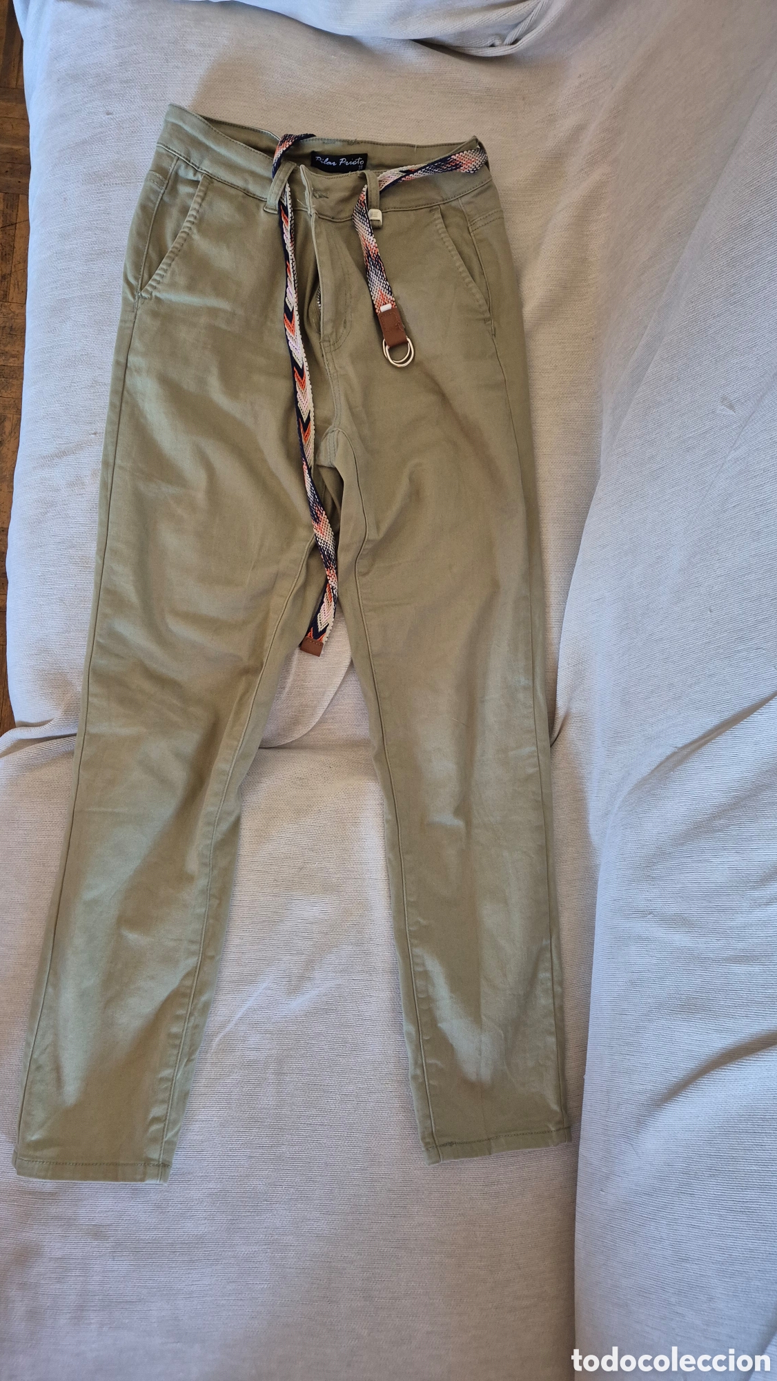 Segunda mano: Pantal&oacute;n Chino Caqui Pilar Prieto Talla 38 con Cintur&oacute;n
