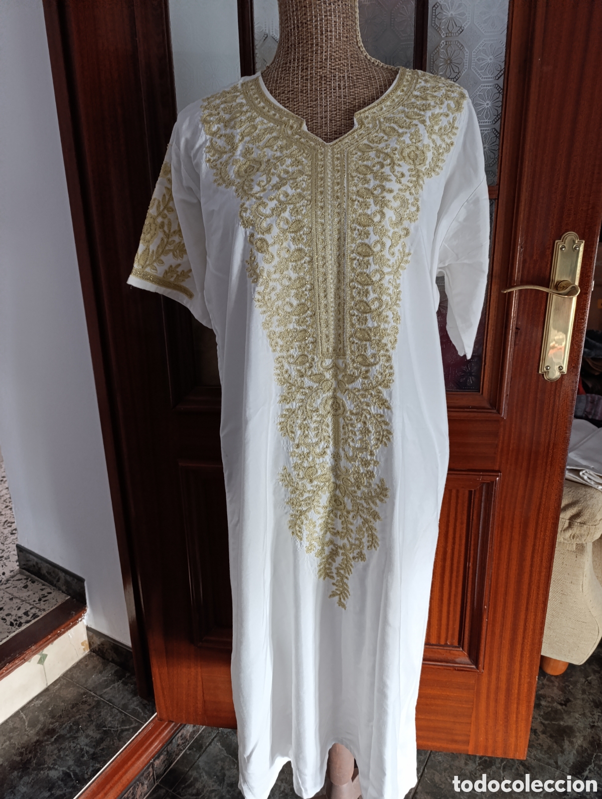 Segunda mano: Kaftan blanco bordado en hilo dorado - Foto 2
