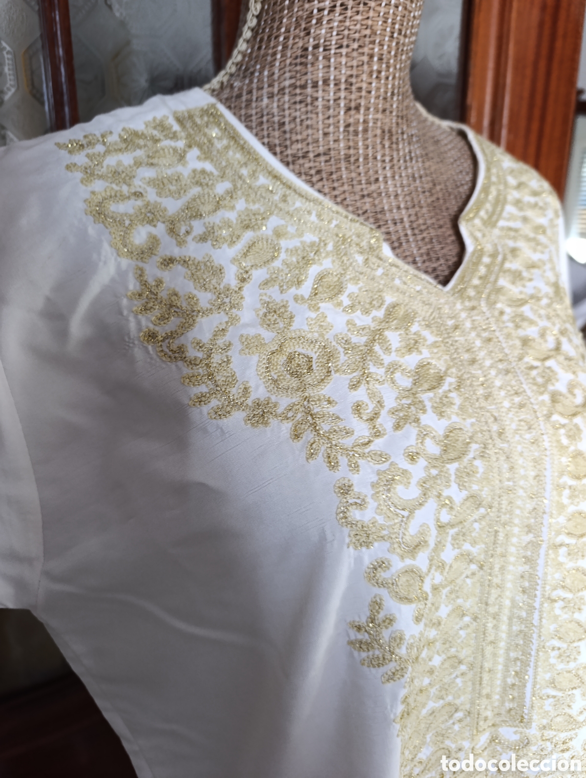 Segunda mano: Kaftan blanco bordado en hilo dorado - Foto 3