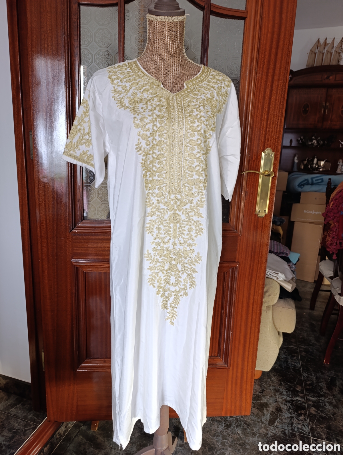 Seconda Mano: Kaftan blanco bordado en hilo dorado