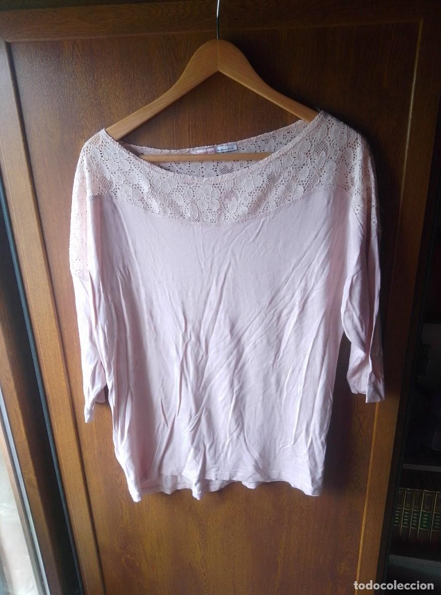 Segunda mano: Camiseta mangas 3/4 rosa palo con encaje en parte superior. Tentazioni. Talla XL