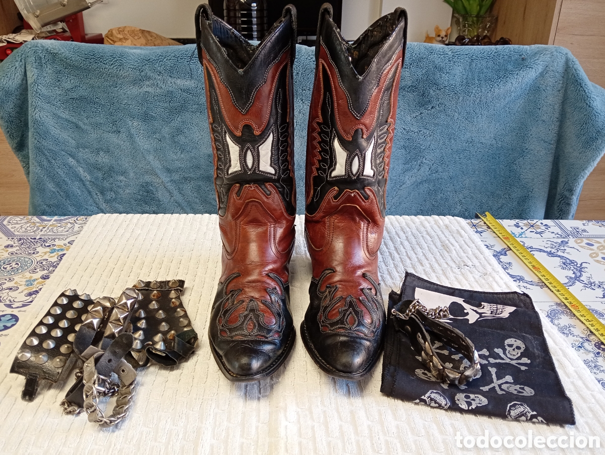 Segunda mano: Botas motero/rockero piel marca Kentucky's Western, talla 44 unisex y regalo complementos varios.