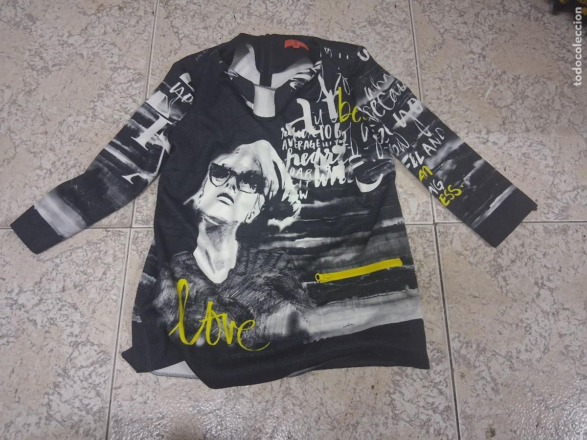 Segunda mano: Camiseta Alba Conde Love