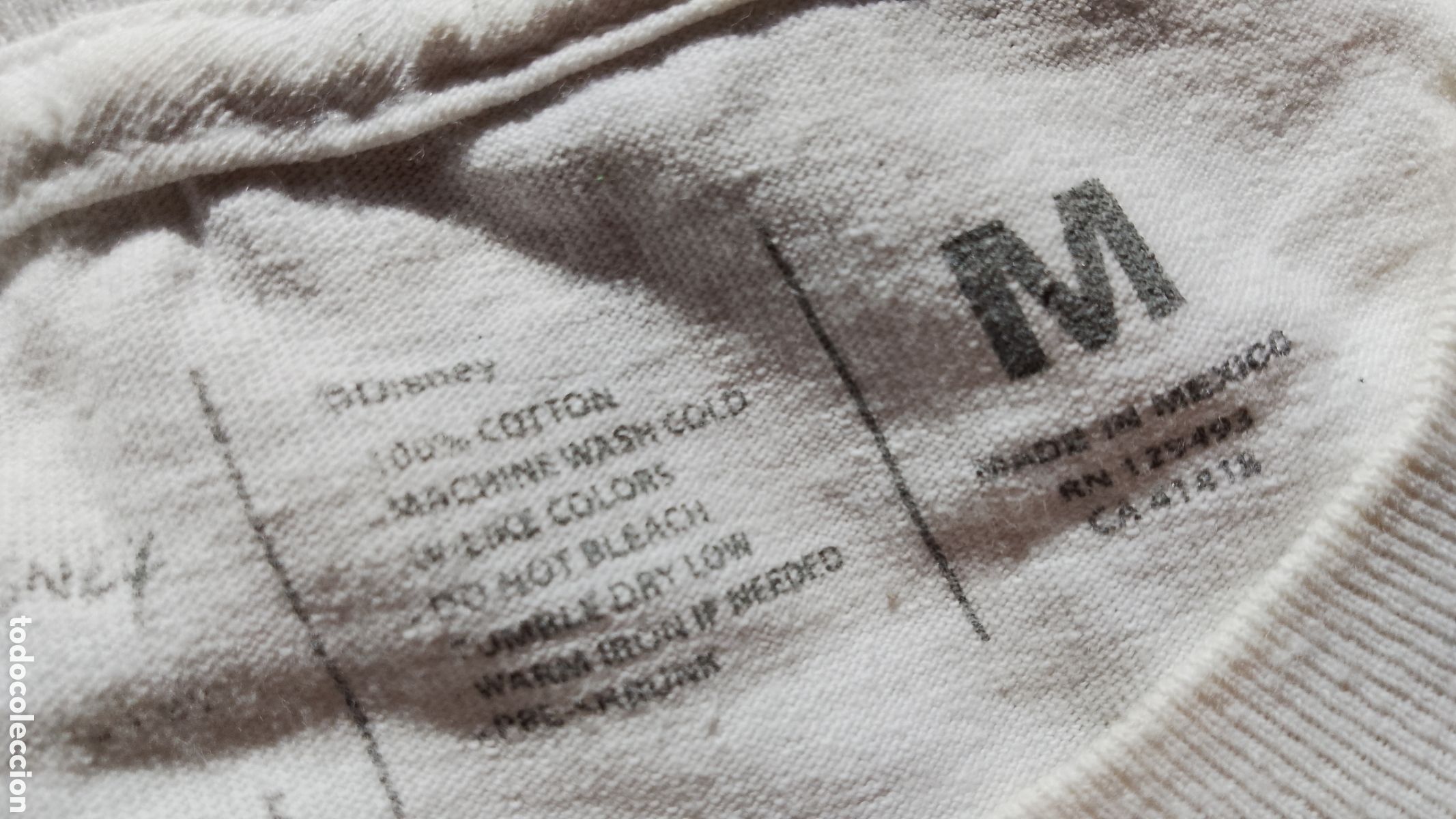 Segunda mano: Disney Neff Mickey Mouse ..T SHIRT . TOO MANY PEOPLE GROW UP . MADE IN MEXICO - Foto 6