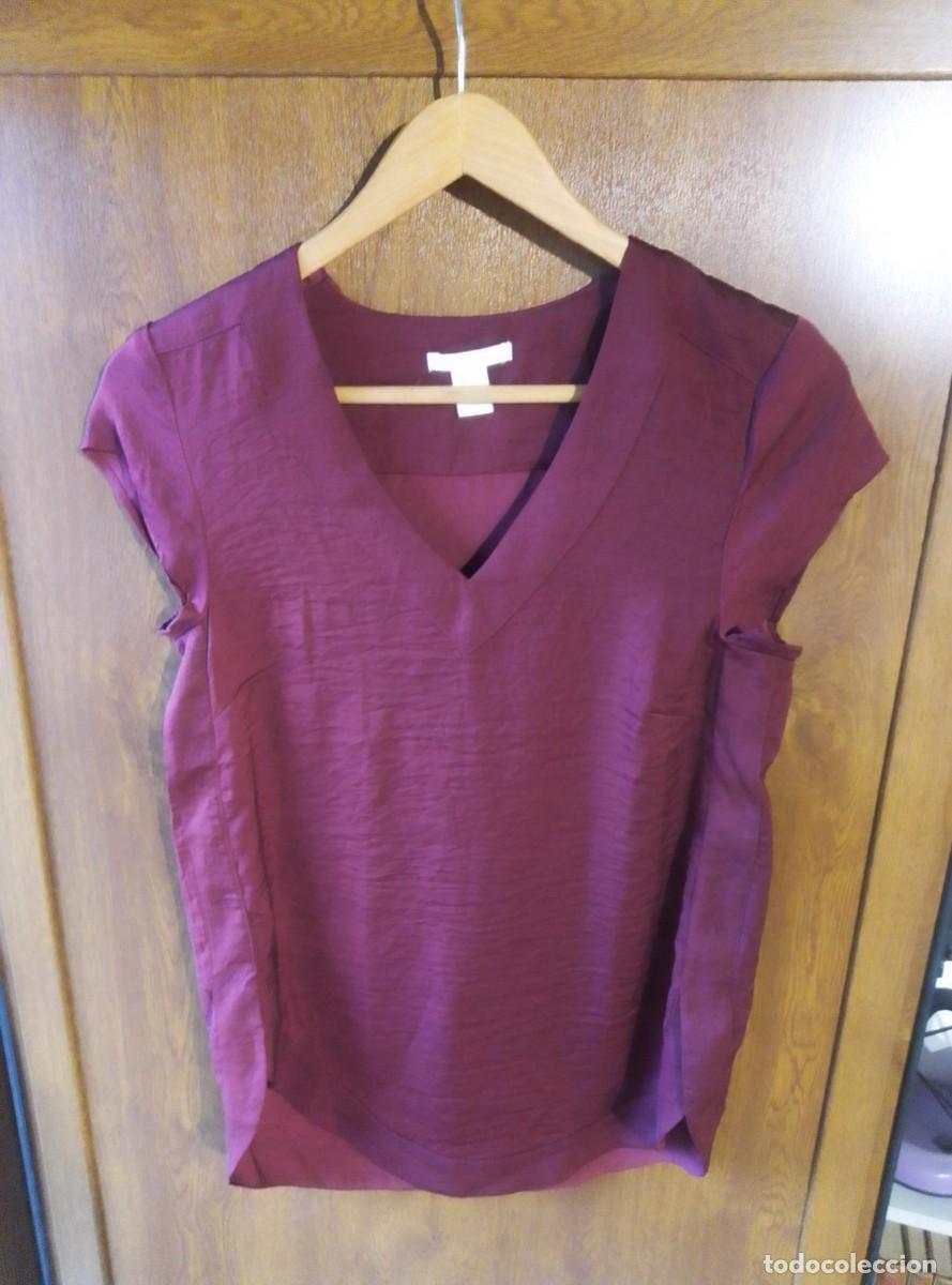 Segunda mano: Camiseta top fluido sin mangas. Tejido sedoso. Burdeos. H&M. Talla XS
