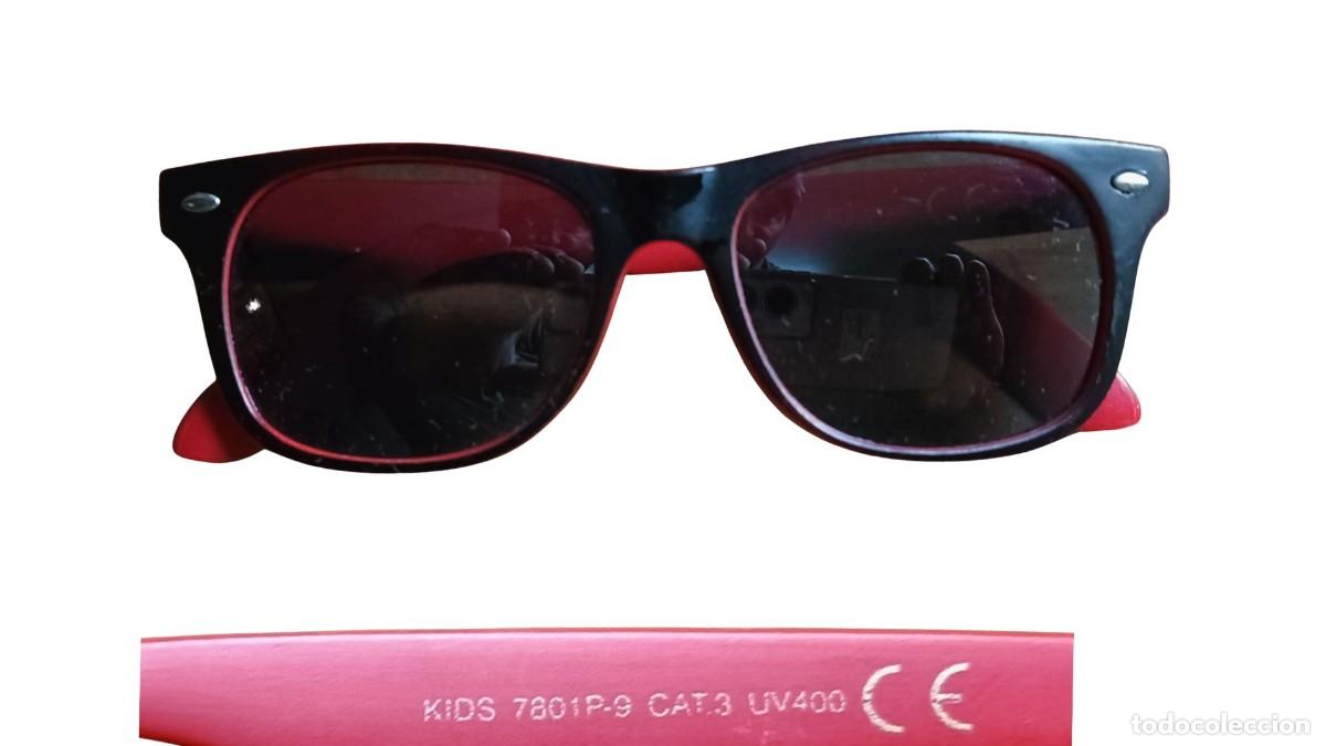 Segunda M&atilde;o: GAFAS DE SOL INFANTILES UNISEX - ESTILO WAYFARER - MONTURA NEGRA Y ROJA