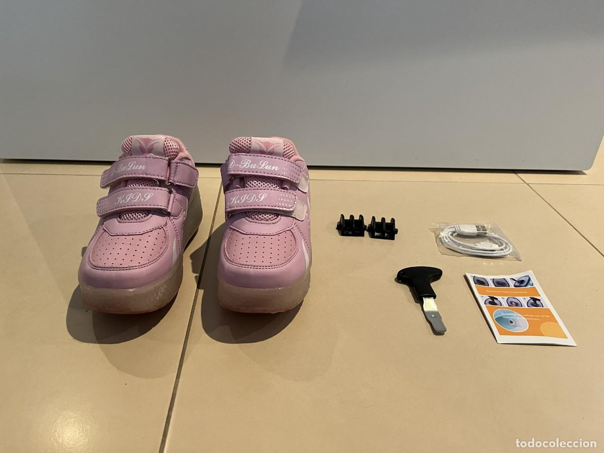 Segunda mano: Zapatillas Ruedas y Luces Ni&ntilde;a 2en1
