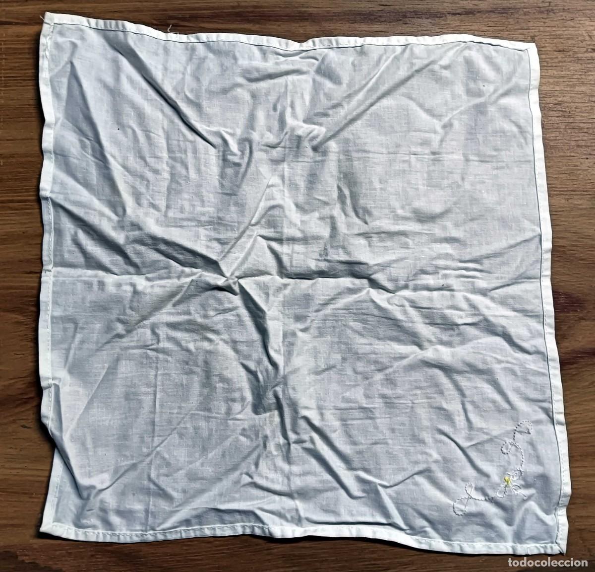 Segunda mano: PA&Ntilde;UELO VINTAGE DE ALGOD&Oacute;N BLANCO CON BORDADO FLORAL - 40 X 40 CM - A&Ntilde;OS 50/60 - COMO NUEVO