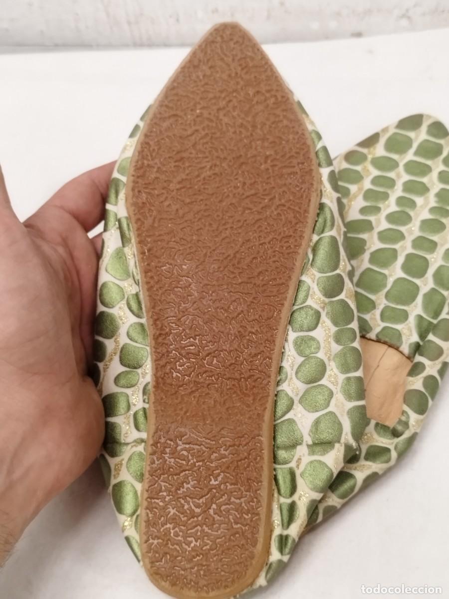 Segunda mano: Par de antiguas babuchas arabes n&ordm;9 - Foto 4