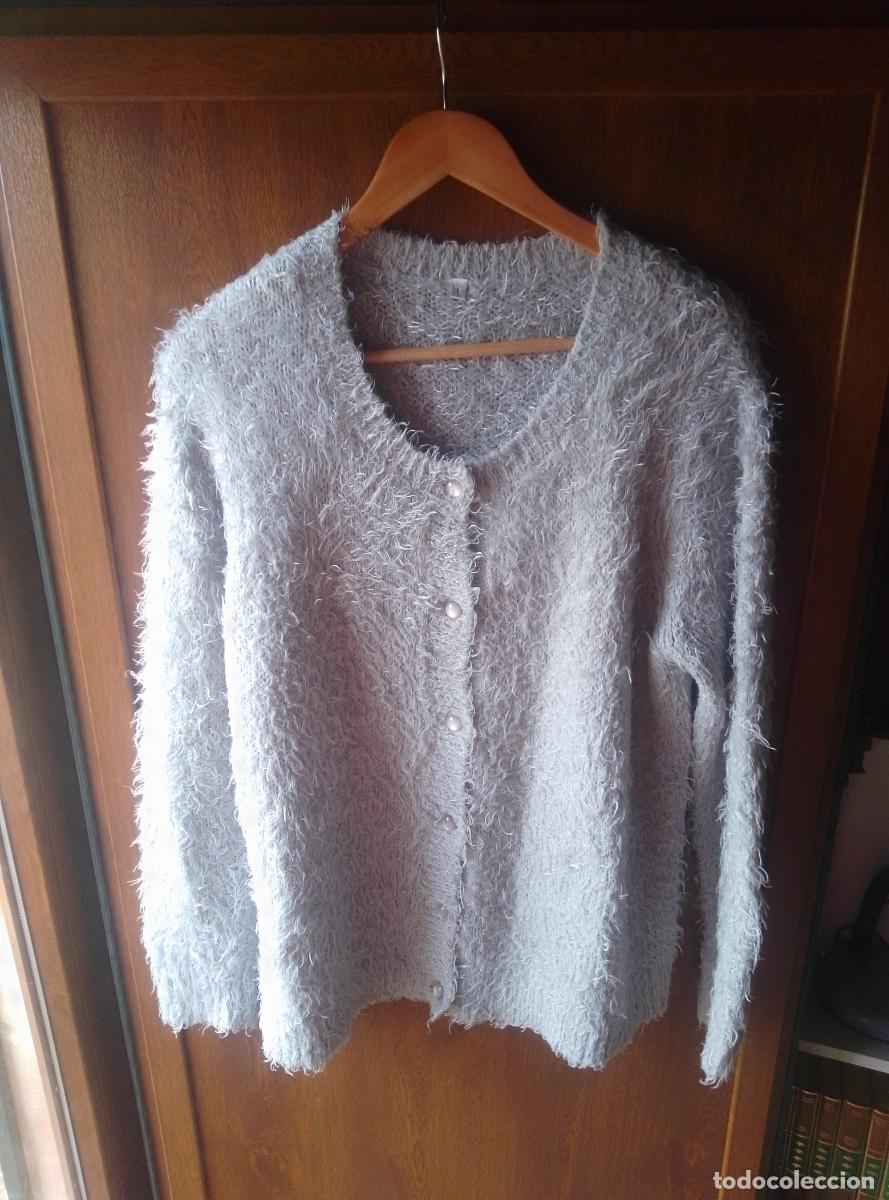 Segunda mano: Chaqueta c&aacute;rdigan de pelo sint&eacute;tico. Gris perla claro. Talla L