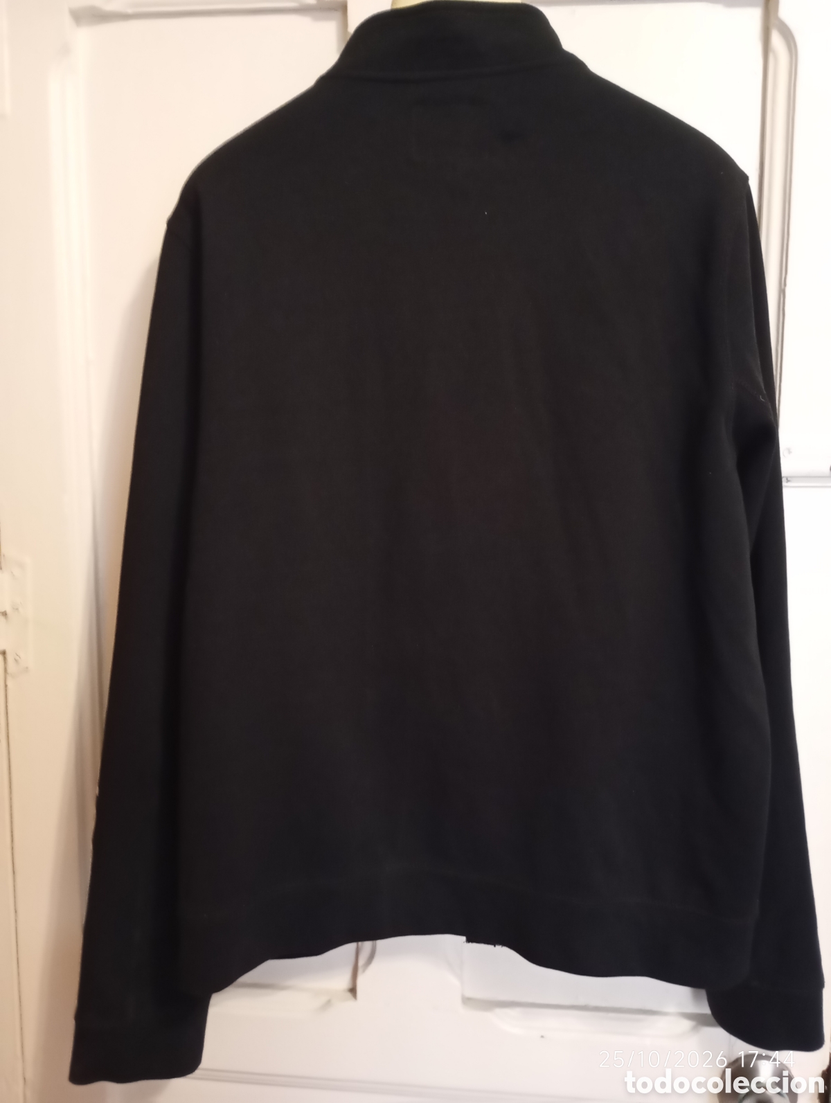 Segunda mano: Beautiful black Guess zip-up track jacket - Foto 2