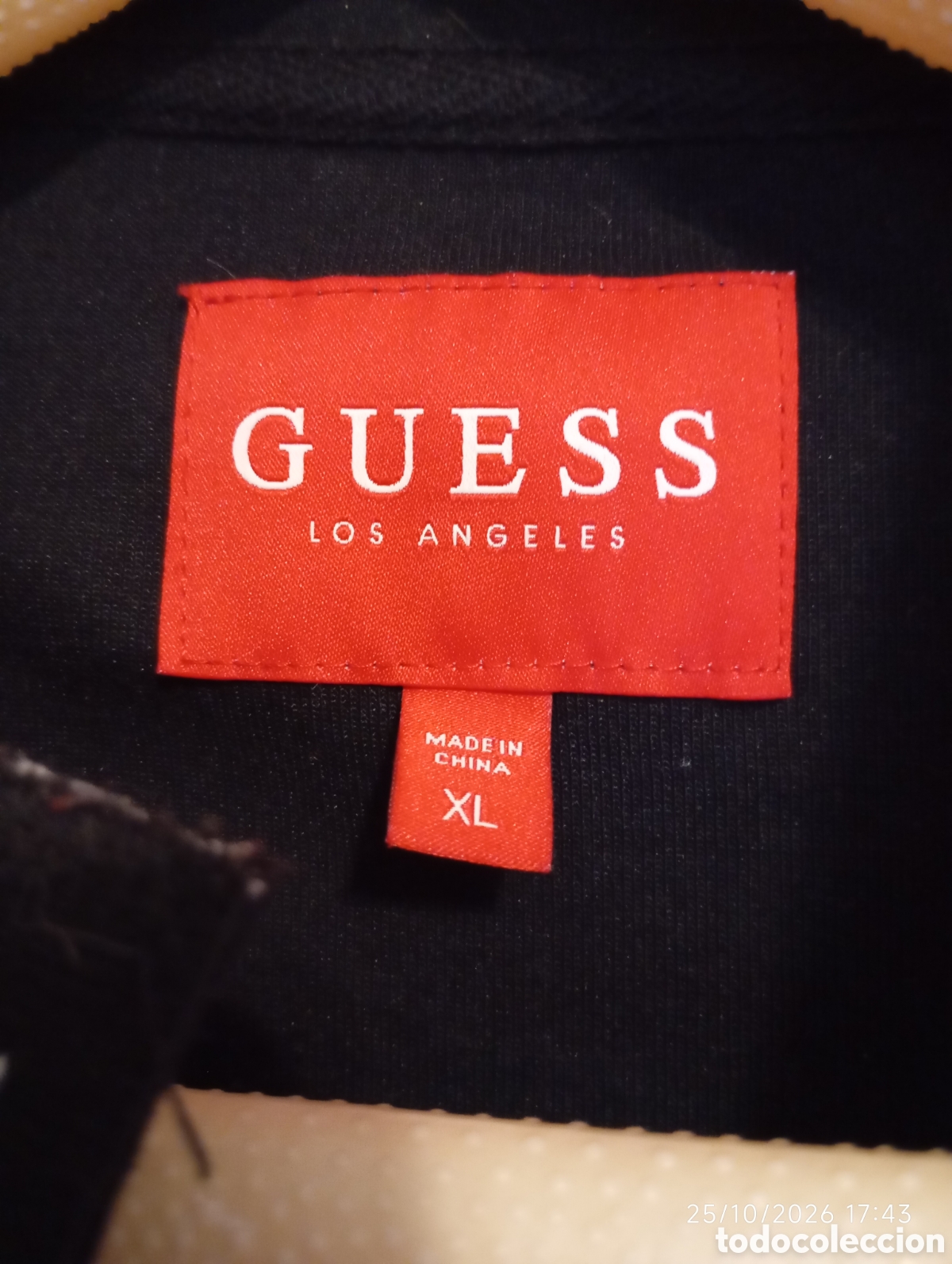 Segunda mano: Beautiful black Guess zip-up track jacket - Foto 4