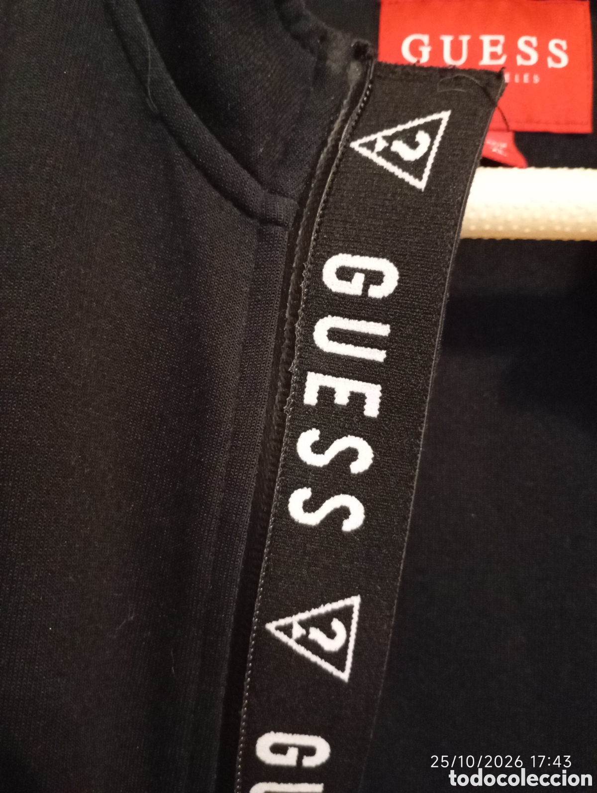 Segunda mano: Beautiful black Guess zip-up track jacket - Foto 5